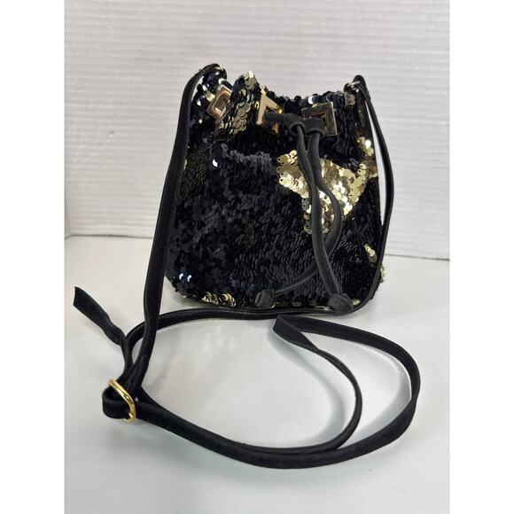 Retro style Sequin bucket bag in black and gold with pull closing inside lined - Picture 3 of 16